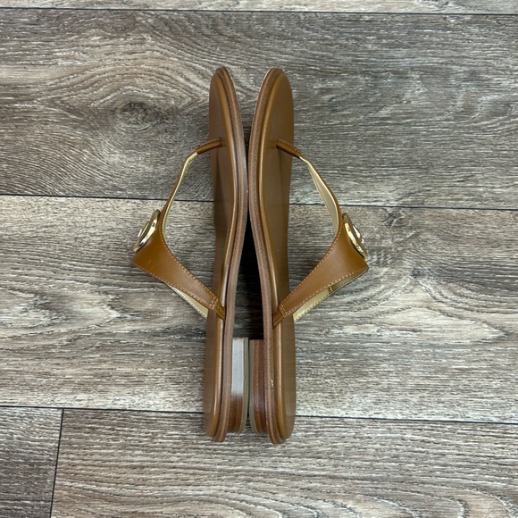 Michael Kors Womens 8 Congac Leather Gold MK Madellion Slip On Thong Sandals - Picture 7 of 11